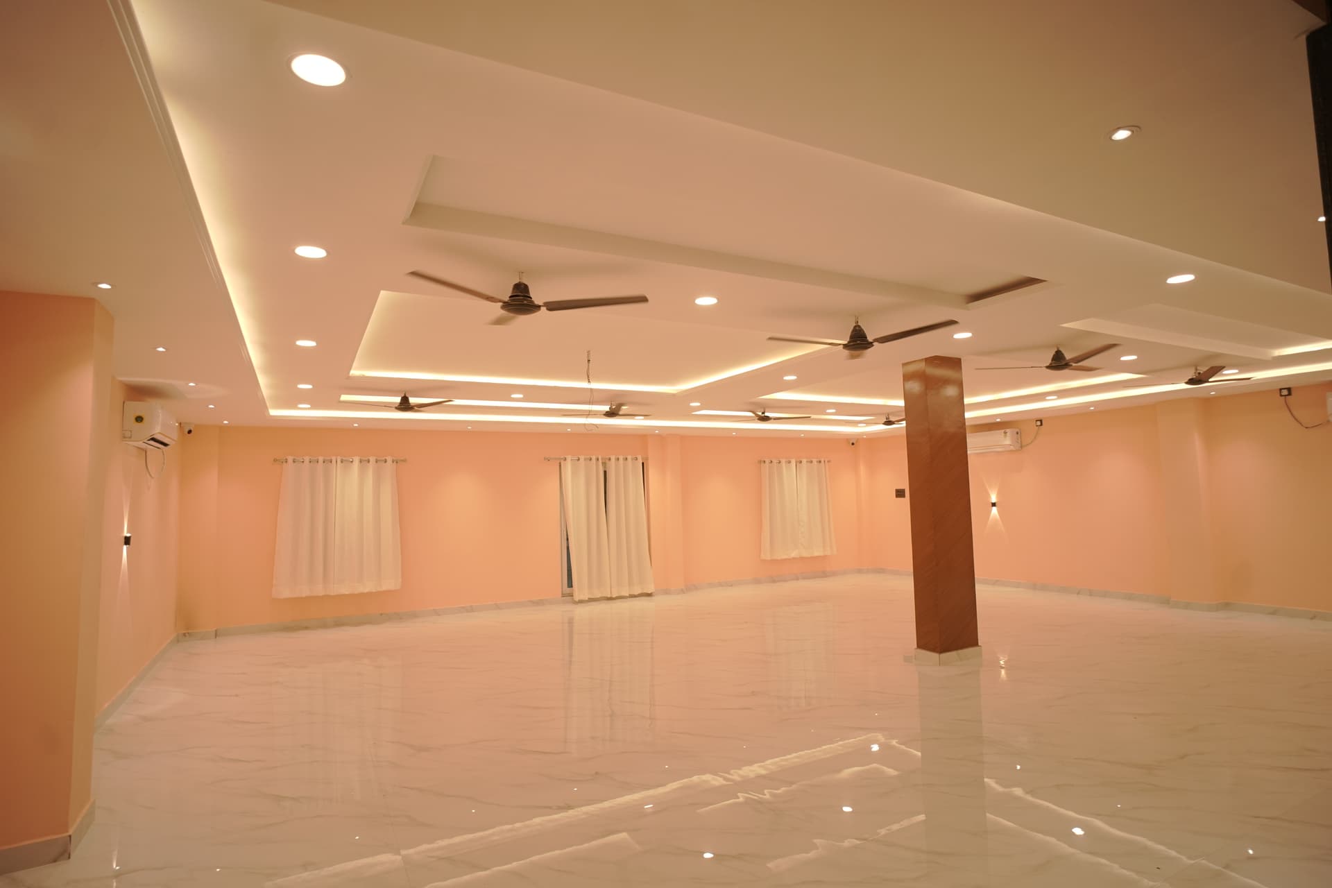 Spacious banquet hall for weddings