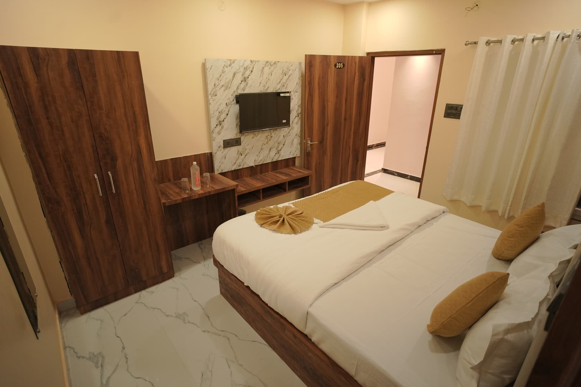 Clean AC room with double bed and linen