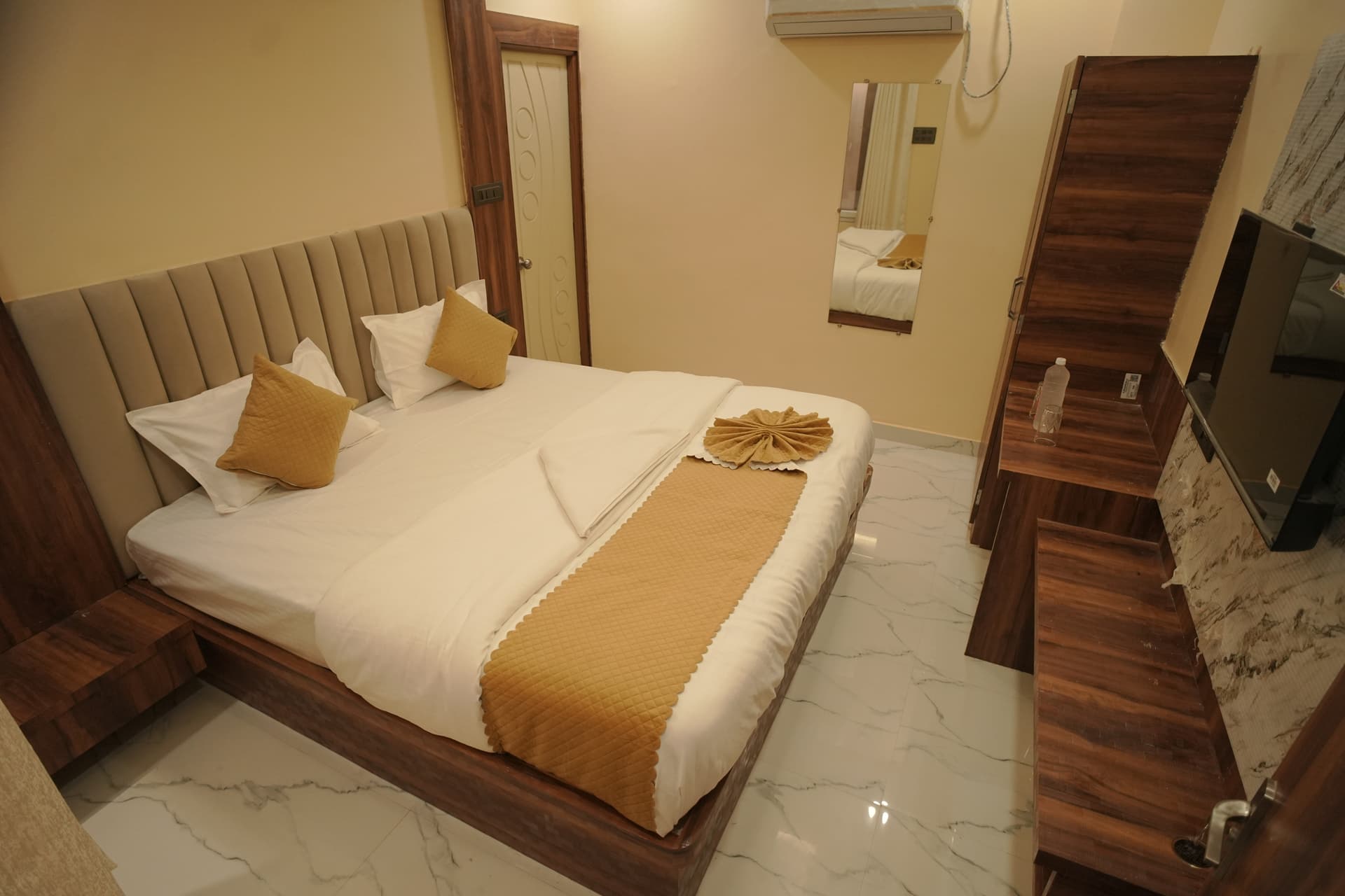 Premium hotel room near Ring Road Varanasi