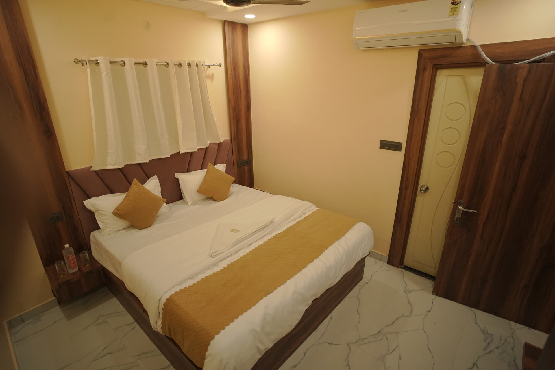 Clean and comfortable AC room