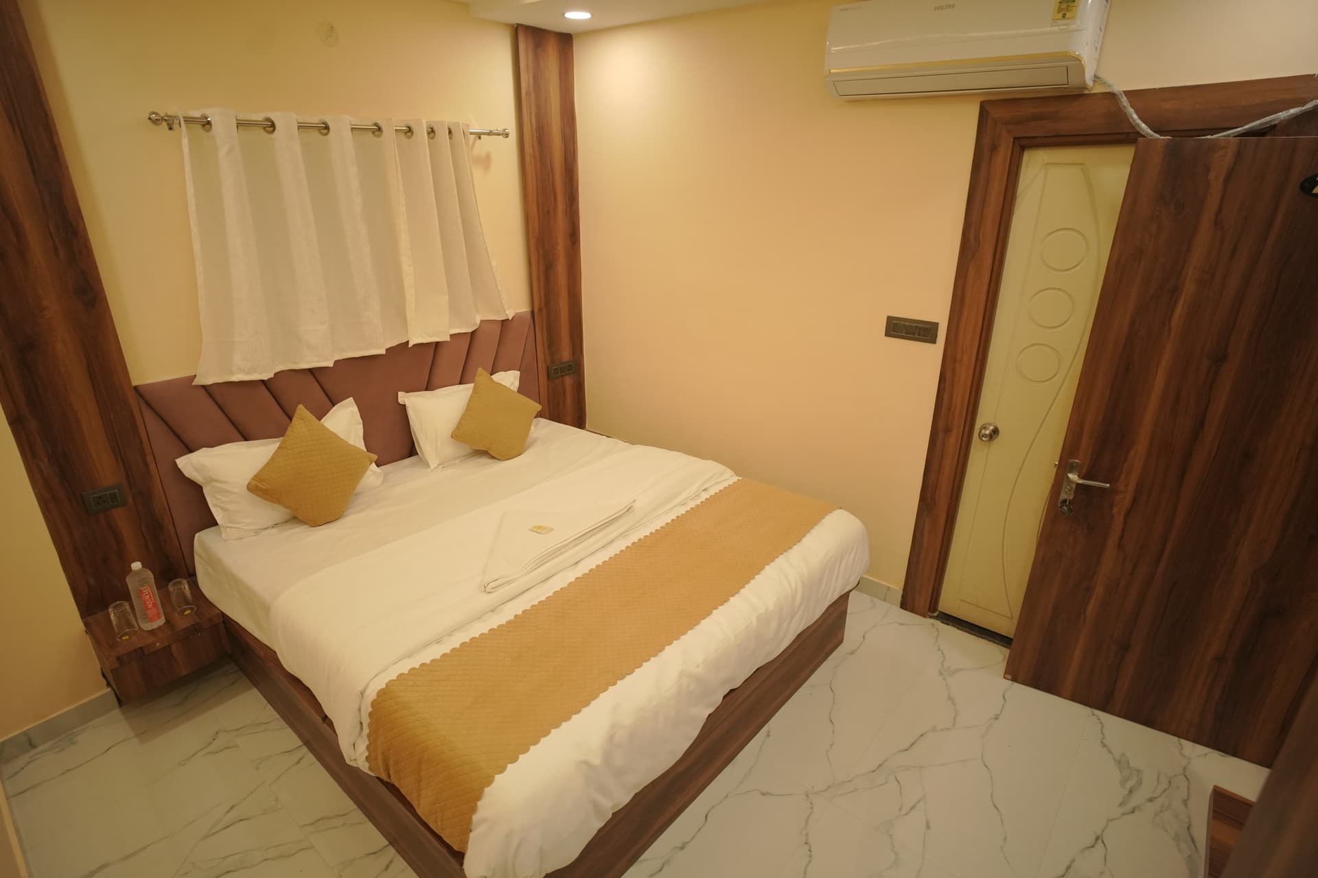Premium double bed room with TV